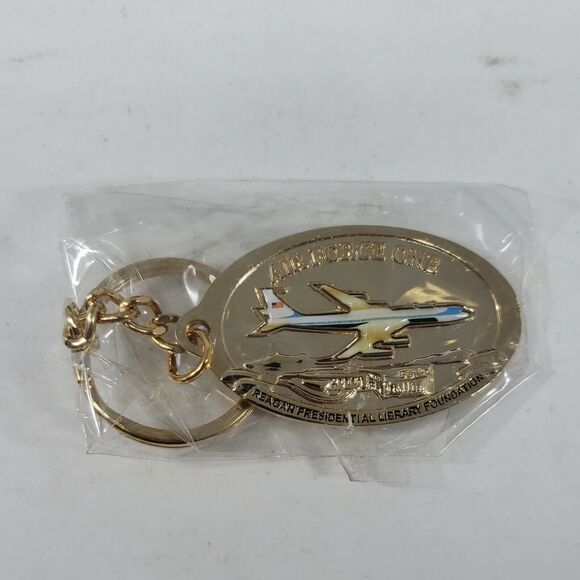 Air Force One Pavilion Grand Opening Key Chain Ronald Reagan New October 2005 - Picture 11 of 12